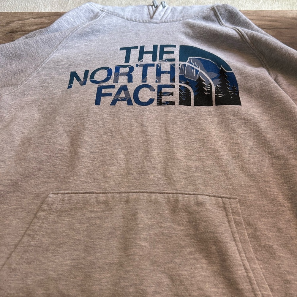 The North Face Gray Sweater Classic Comfort
